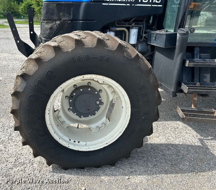 image for item OK9727 2001 New Holland TS110  MFWD tractor