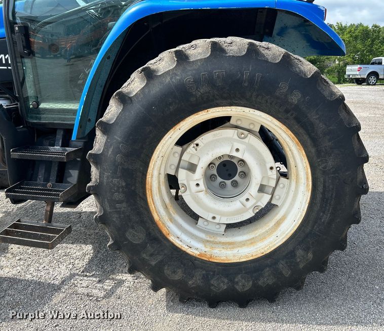 image for item OK9727 2001 New Holland TS110  MFWD tractor