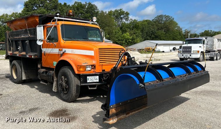 image for item OK9729 1991 International 4900  dump truck