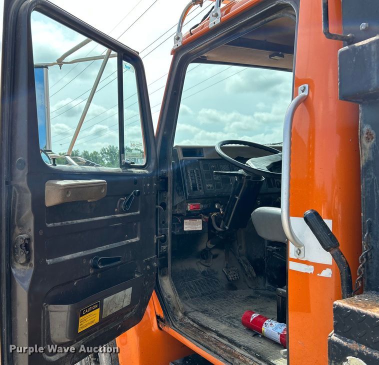 image for item OK9729 1991 International 4900  dump truck