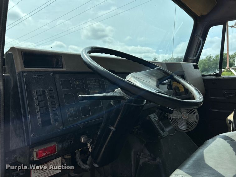 image for item OK9729 1991 International 4900  dump truck