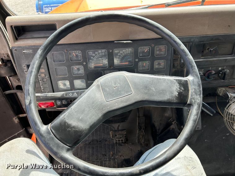 image for item OK9729 1991 International 4900  dump truck