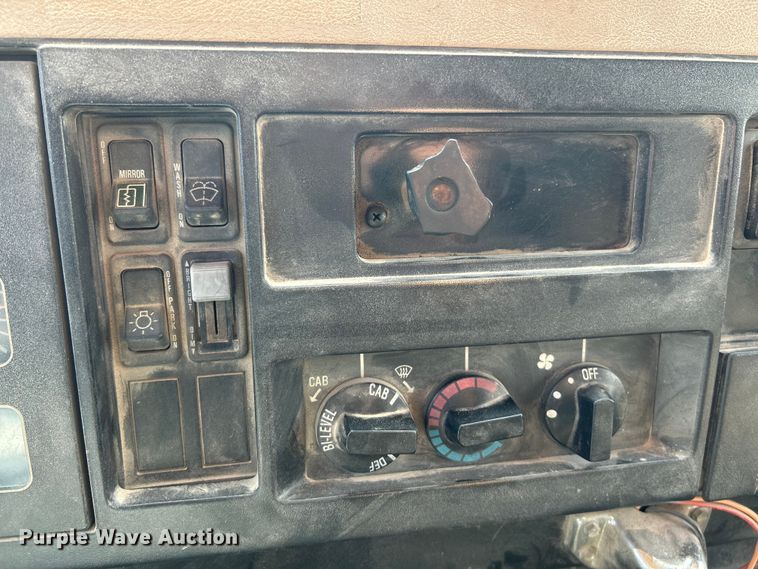 image for item OK9729 1991 International 4900  dump truck