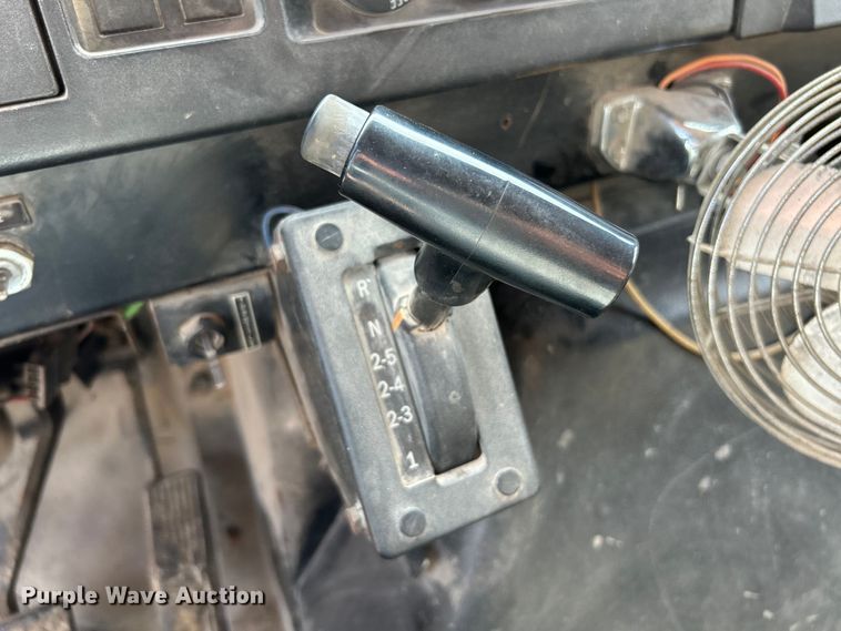 image for item OK9729 1991 International 4900  dump truck