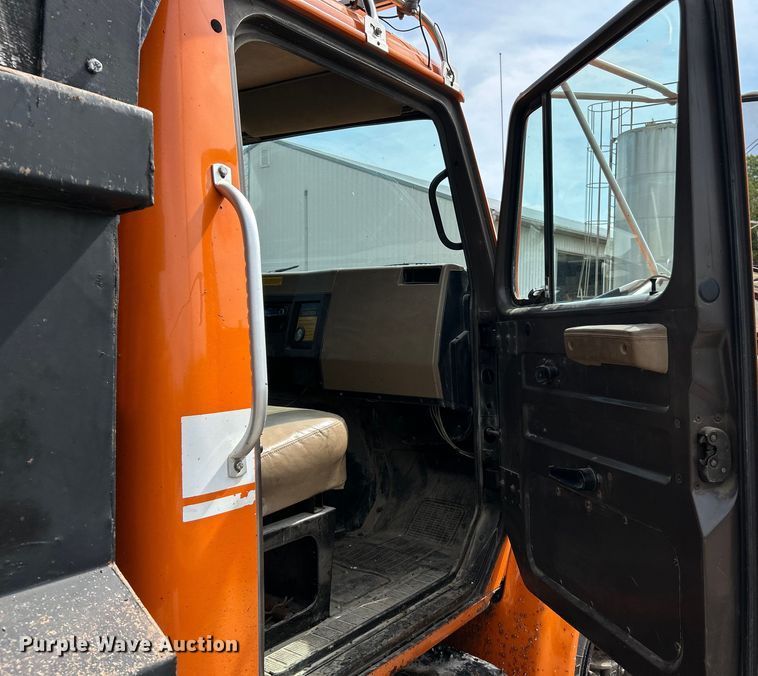 image for item OK9729 1991 International 4900  dump truck