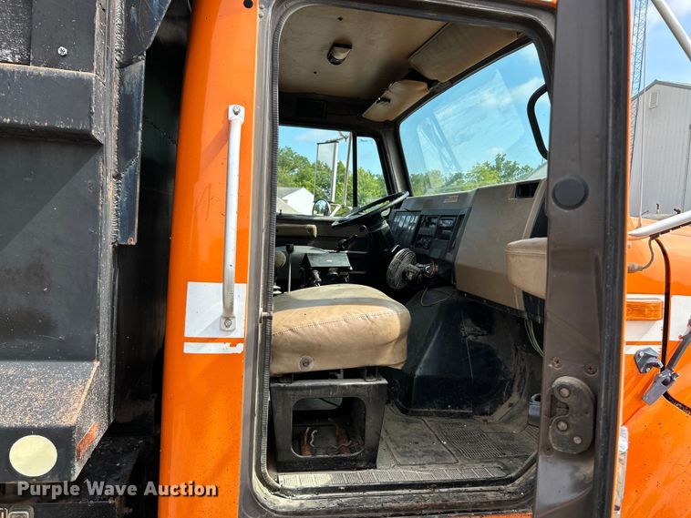 image for item OK9729 1991 International 4900  dump truck