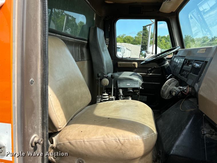 image for item OK9729 1991 International 4900  dump truck