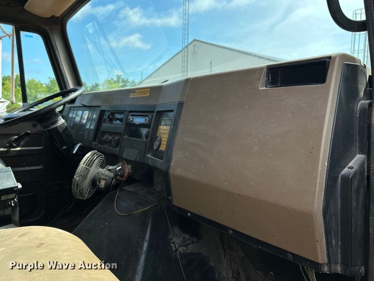 image for item OK9729 1991 International 4900  dump truck