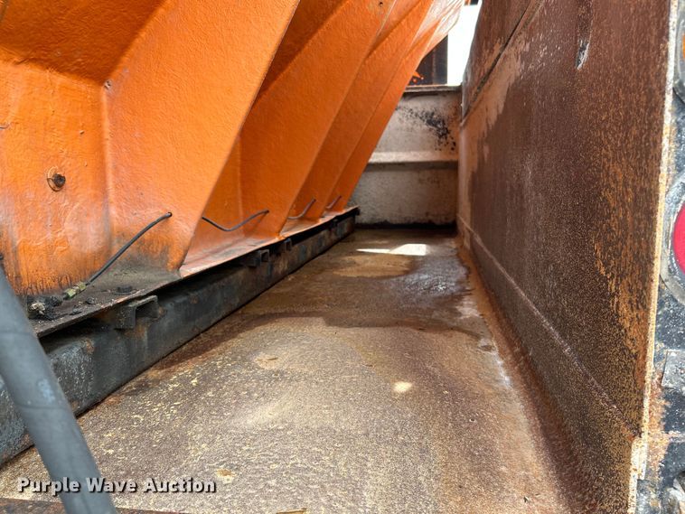 image for item OK9729 1991 International 4900  dump truck