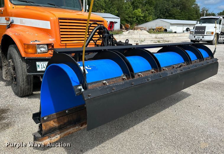 image for item OK9729 1991 International 4900  dump truck