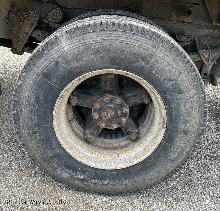 image for item OK9729 1991 International 4900  dump truck