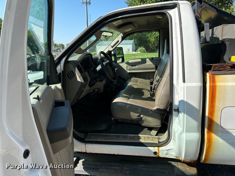 image for item OK9747 2008 Ford F350 Super Duty XL  pickup truck