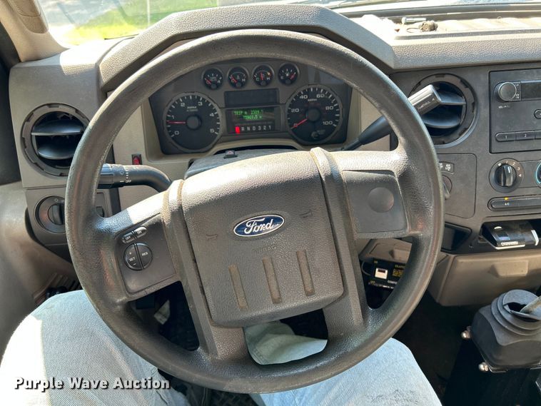 image for item OK9747 2008 Ford F350 Super Duty XL  pickup truck