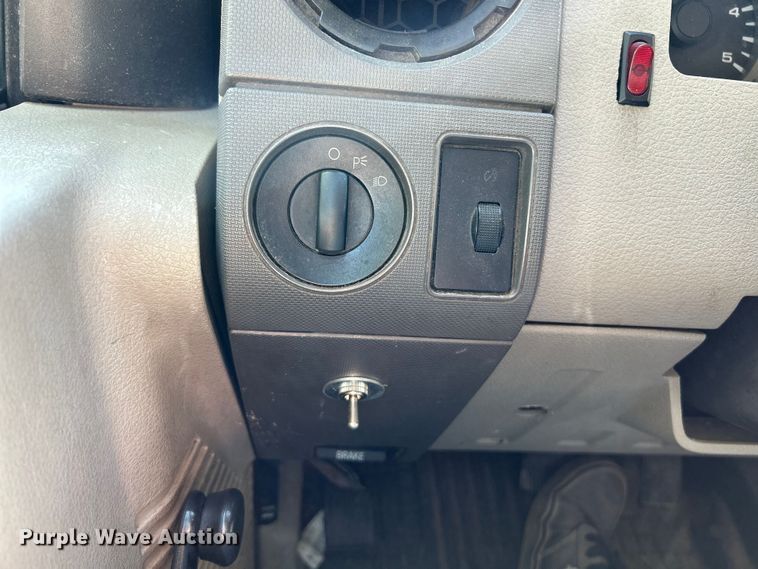 image for item OK9747 2008 Ford F350 Super Duty XL  pickup truck