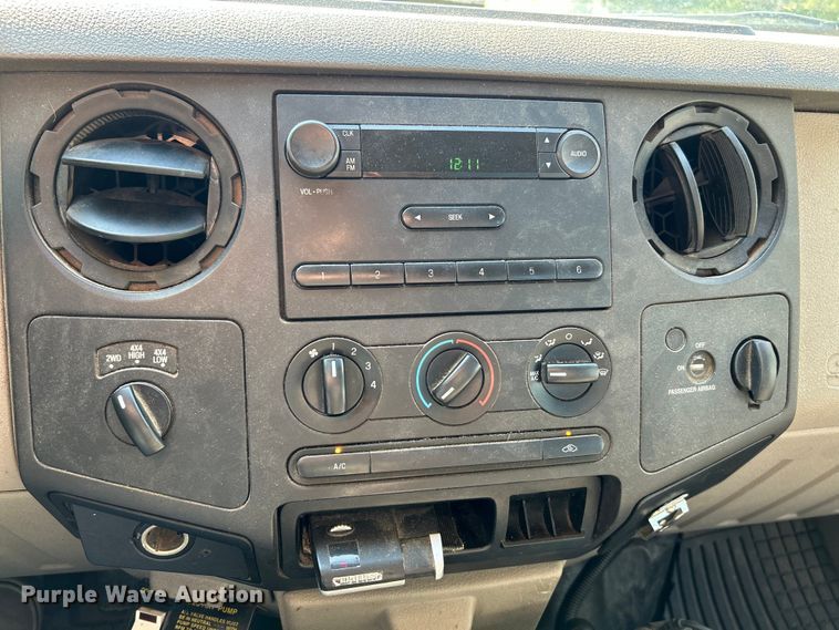 image for item OK9747 2008 Ford F350 Super Duty XL  pickup truck