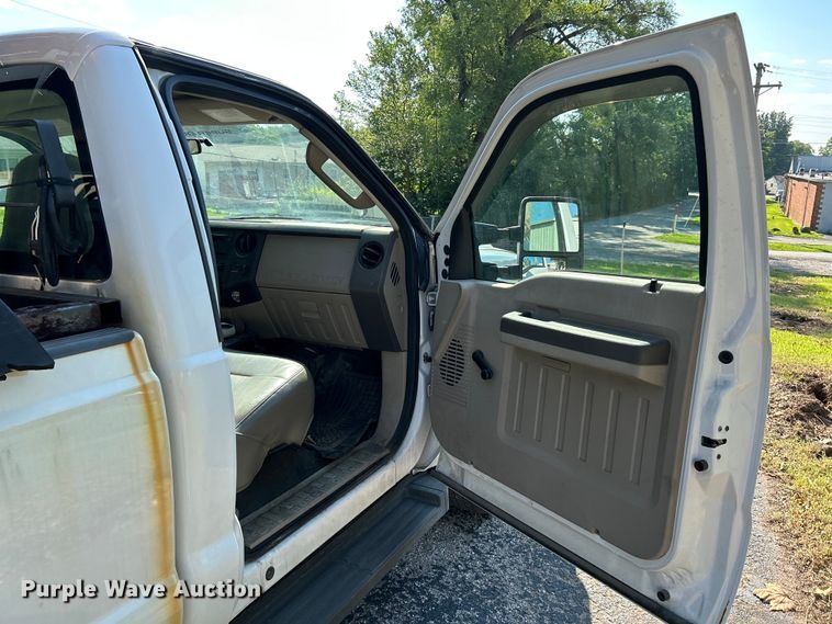 image for item OK9747 2008 Ford F350 Super Duty XL  pickup truck