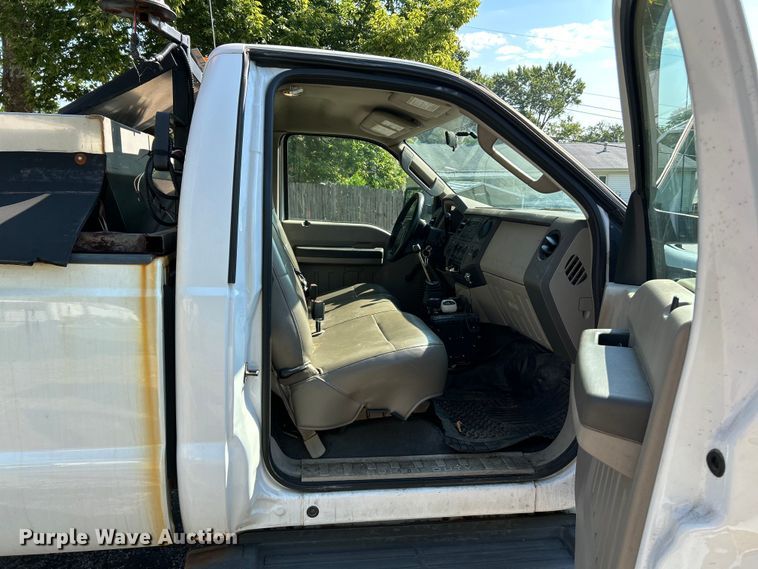 image for item OK9747 2008 Ford F350 Super Duty XL  pickup truck