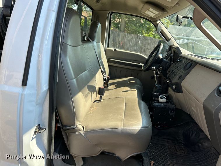 image for item OK9747 2008 Ford F350 Super Duty XL  pickup truck