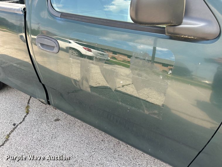 image for item OK9748 2002 Ford F150 XL  pickup truck