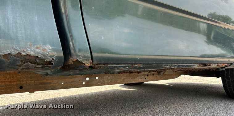 image for item OK9748 2002 Ford F150 XL  pickup truck