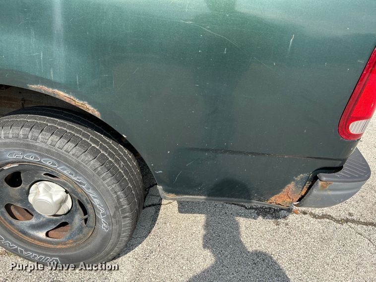 image for item OK9748 2002 Ford F150 XL  pickup truck