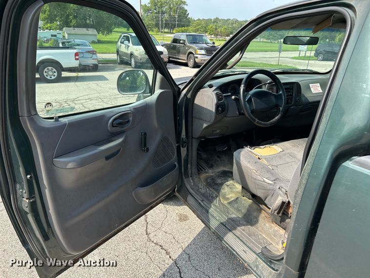 image for item OK9748 2002 Ford F150 XL  pickup truck