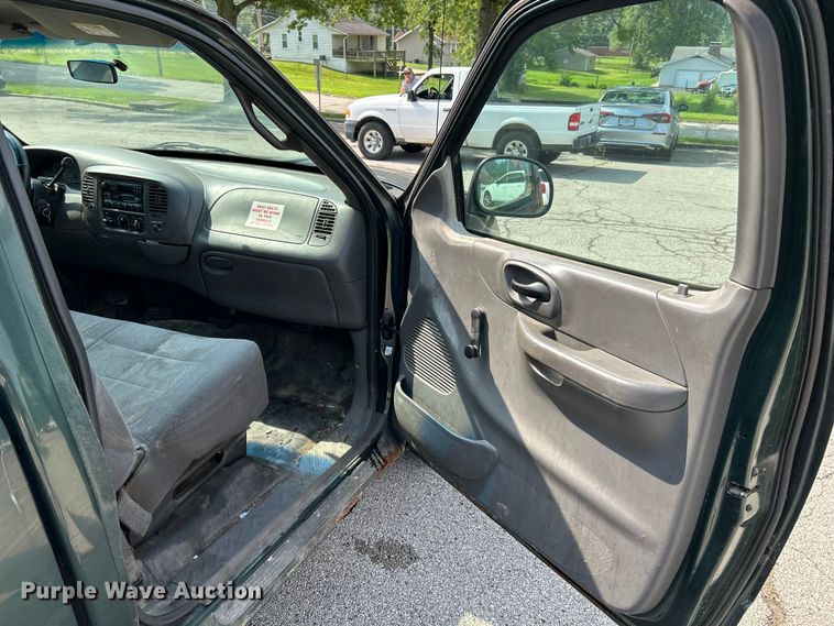 image for item OK9748 2002 Ford F150 XL  pickup truck