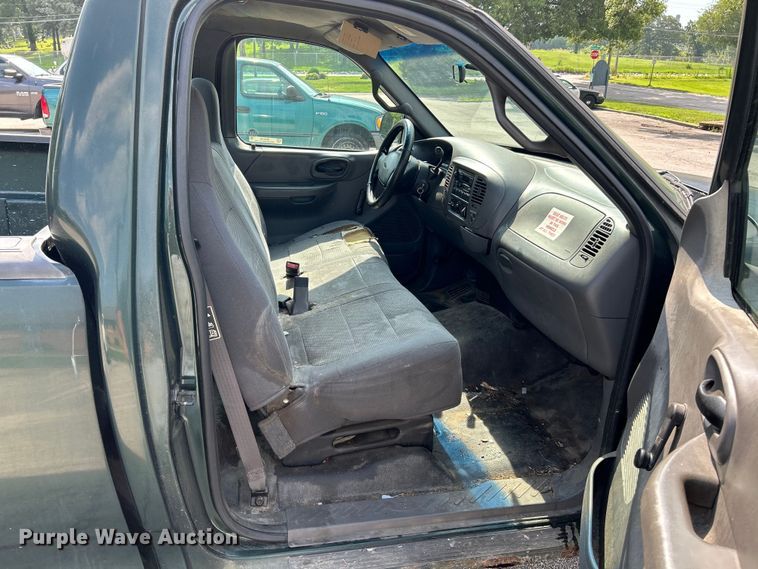 image for item OK9748 2002 Ford F150 XL  pickup truck