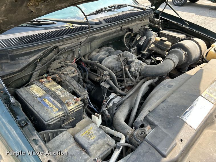 image for item OK9748 2002 Ford F150 XL  pickup truck