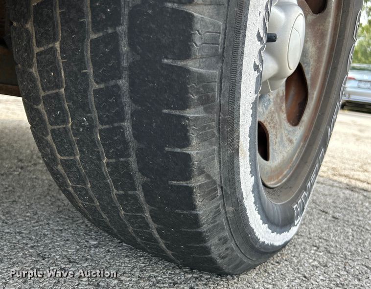 image for item OK9748 2002 Ford F150 XL  pickup truck