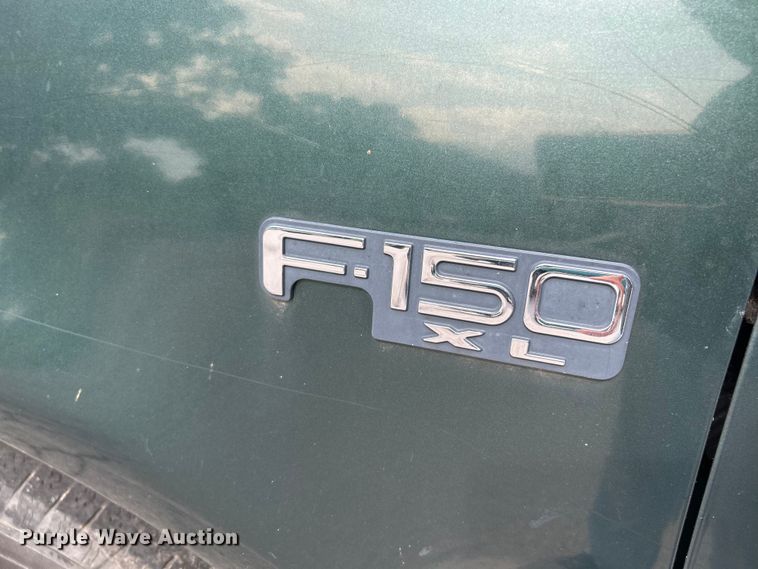 image for item OK9748 2002 Ford F150 XL  pickup truck