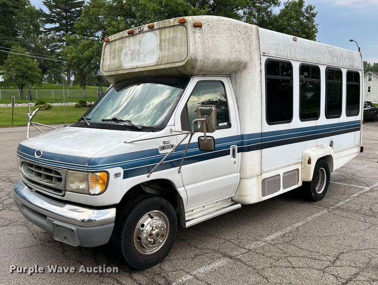 image for item OK9750 1999 Ford Econoline E350  shuttle bus
