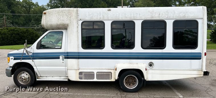image for item OK9750 1999 Ford Econoline E350  shuttle bus