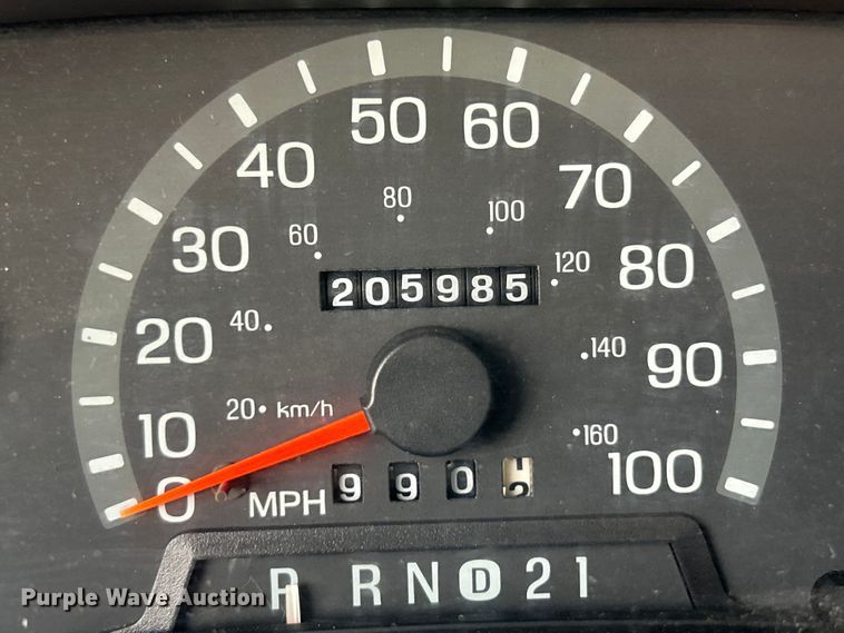 image for item OK9750 1999 Ford Econoline E350  shuttle bus