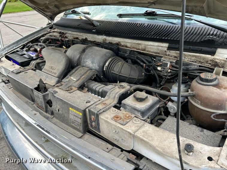 image for item OK9750 1999 Ford Econoline E350  shuttle bus