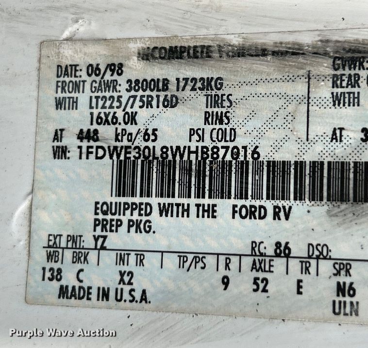 image for item OK9750 1999 Ford Econoline E350  shuttle bus