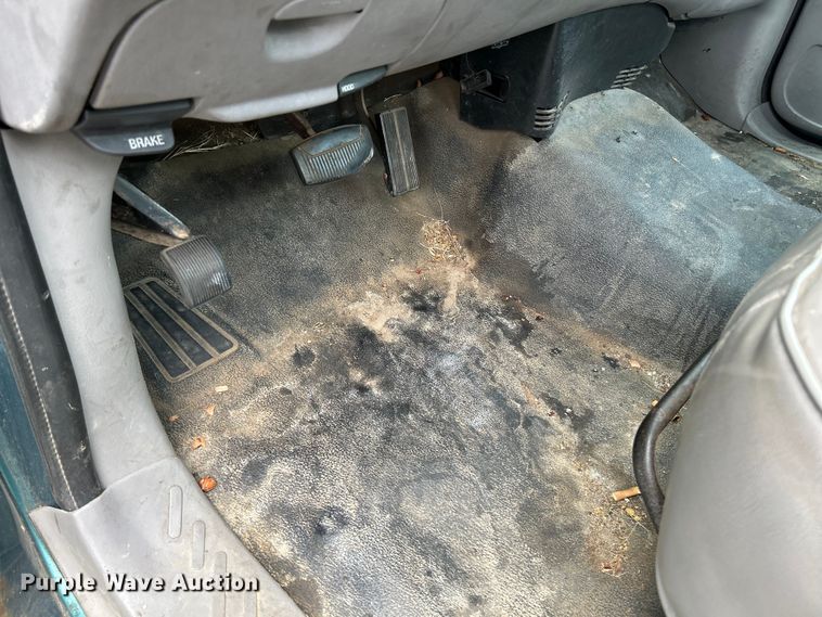 image for item OK9751 1998 Ford F150  pickup truck