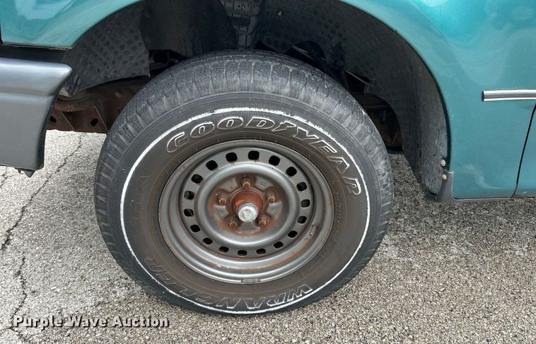 image for item OK9751 1998 Ford F150  pickup truck