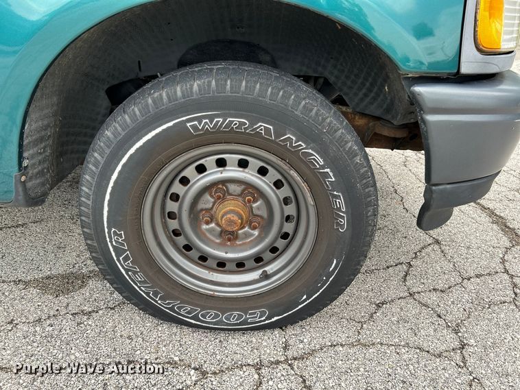 image for item OK9751 1998 Ford F150  pickup truck