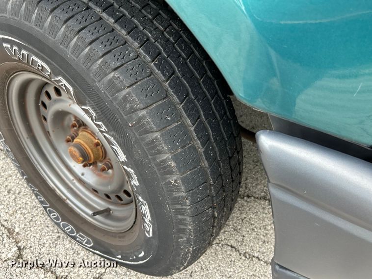 image for item OK9751 1998 Ford F150  pickup truck