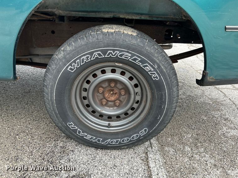 image for item OK9751 1998 Ford F150  pickup truck