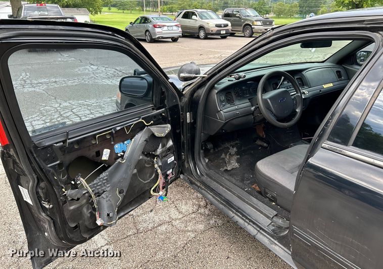 image for item OK9753 2010 Ford Crown Victoria Police Interceptor