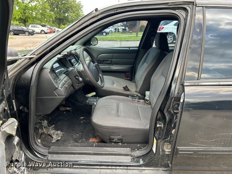 image for item OK9753 2010 Ford Crown Victoria Police Interceptor