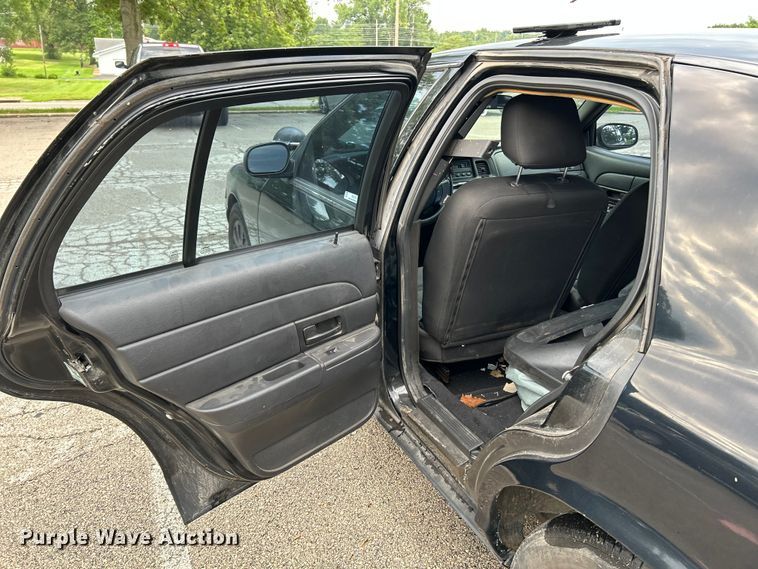 image for item OK9753 2010 Ford Crown Victoria Police Interceptor