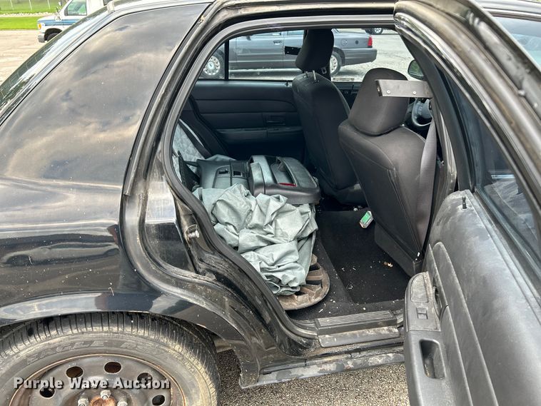 image for item OK9753 2010 Ford Crown Victoria Police Interceptor