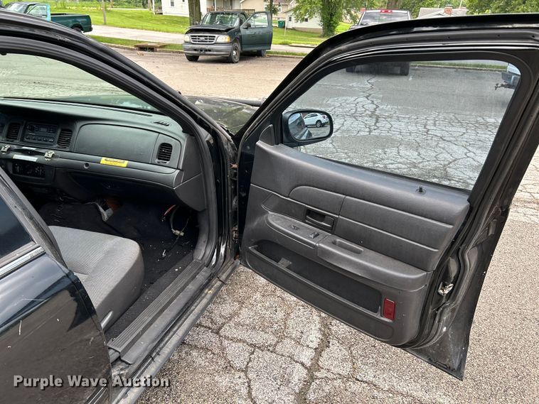 image for item OK9753 2010 Ford Crown Victoria Police Interceptor