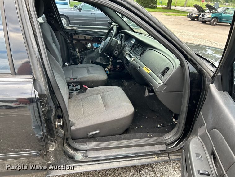 image for item OK9753 2010 Ford Crown Victoria Police Interceptor