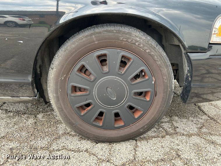 image for item OK9753 2010 Ford Crown Victoria Police Interceptor