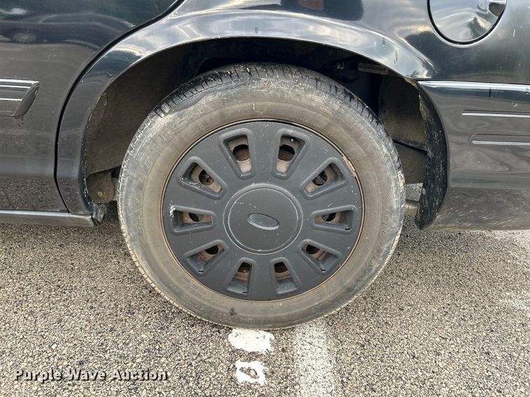 image for item OK9753 2010 Ford Crown Victoria Police Interceptor