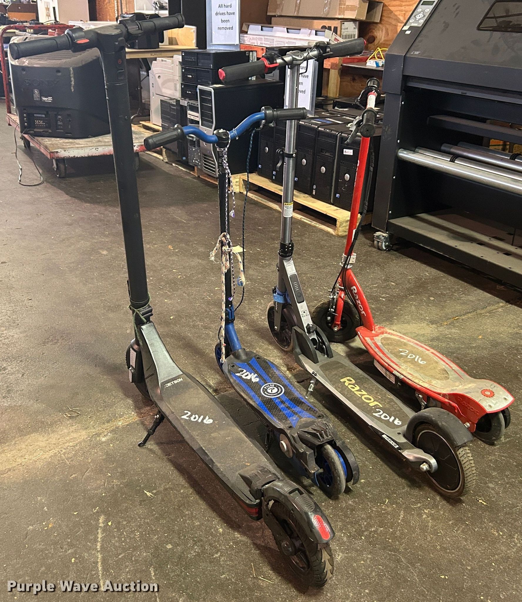 (4) scooters in Tulsa, OK Item LE9656 sold Purple Wave